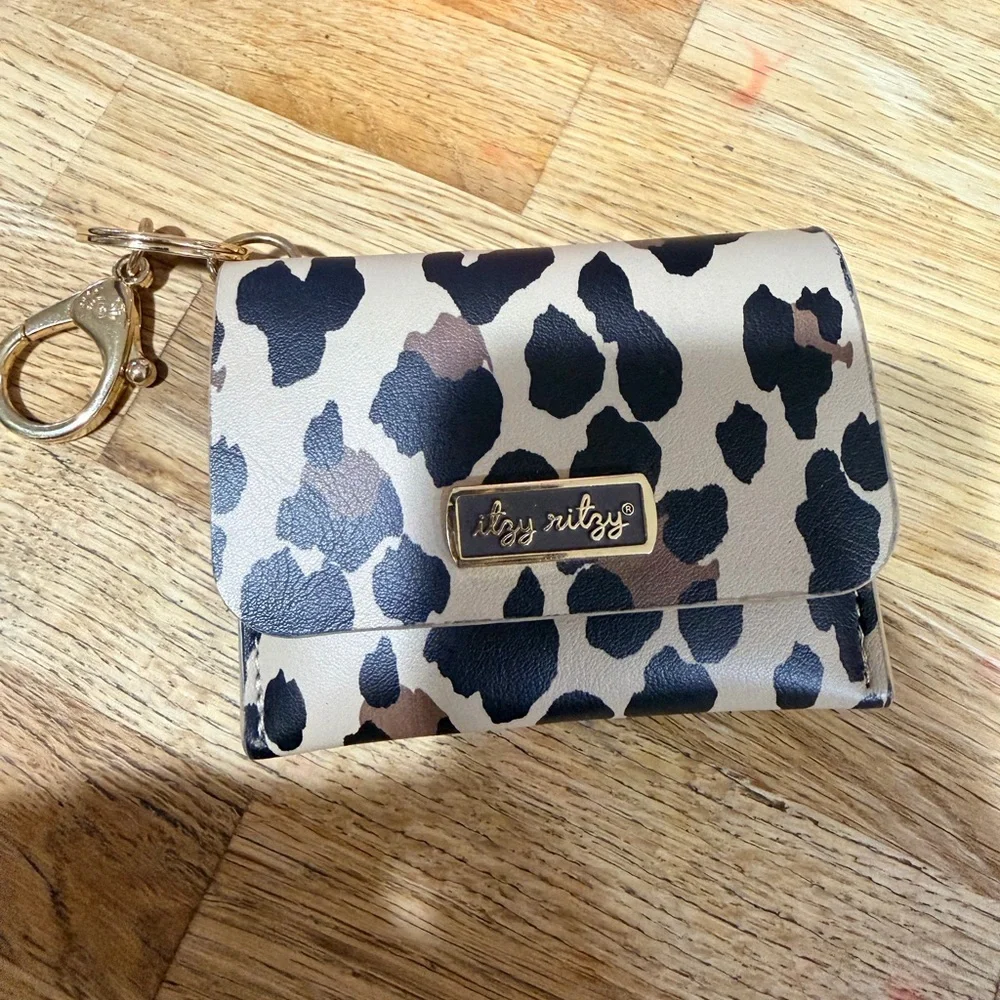 Itzy Ritzy Cheetah Print Card Holder with Gold Clasp